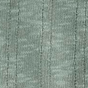 Nahaufnahme des disana Leinen-Pullover in Jade, mit typischer Leinen-Flammung und breiter Strickrippe